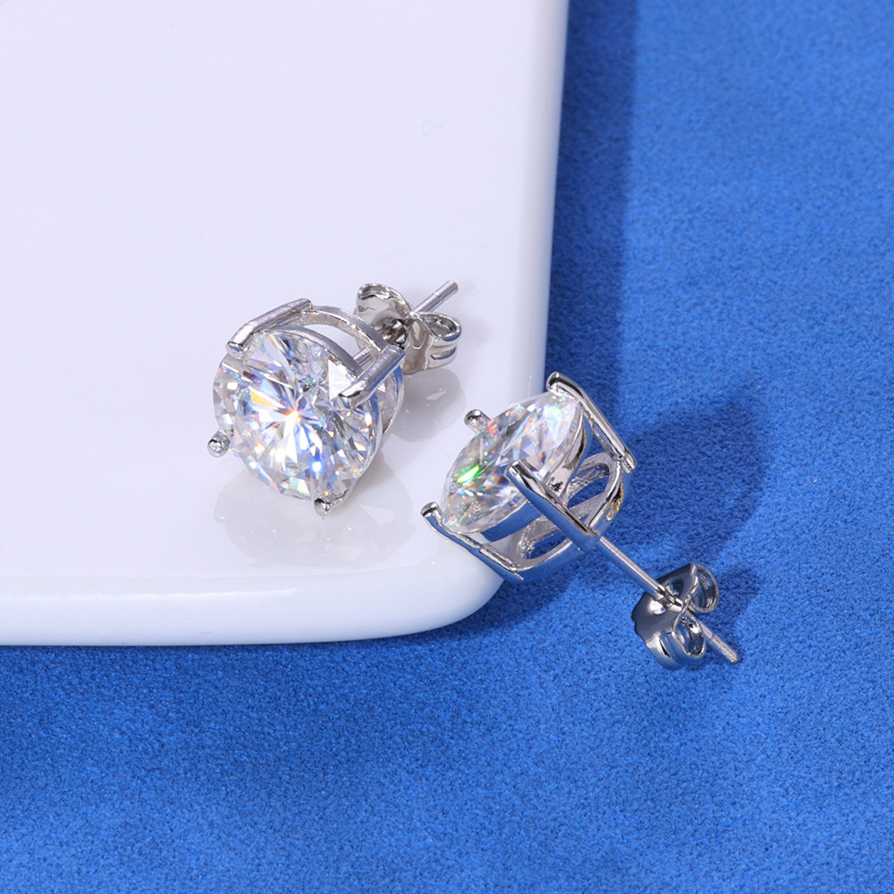 High-quality, simple and elegant men's and women's earrings featuring 925 silver round moissanite four-prong stud earrings from Europe and America - Image 2